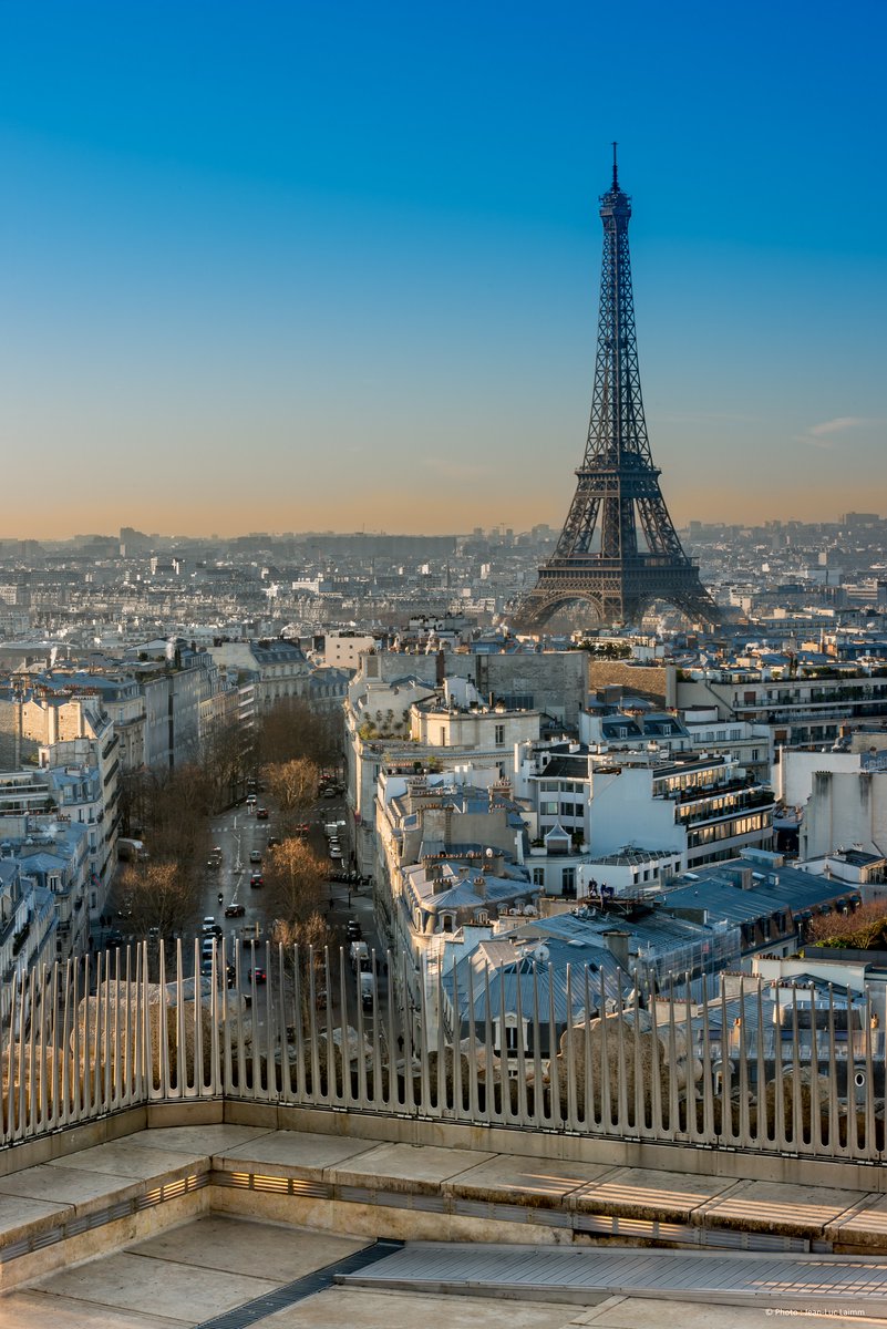 Arc de triomphe tweet media
