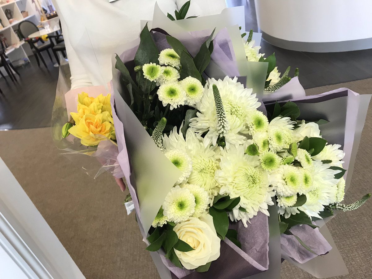JemmaG6's tweet photo. Thank you to @sainsburys for the lovely flowers for our residents @GracewellofFrome @GracewellHealth https://t.co/1C8aEXyJaM