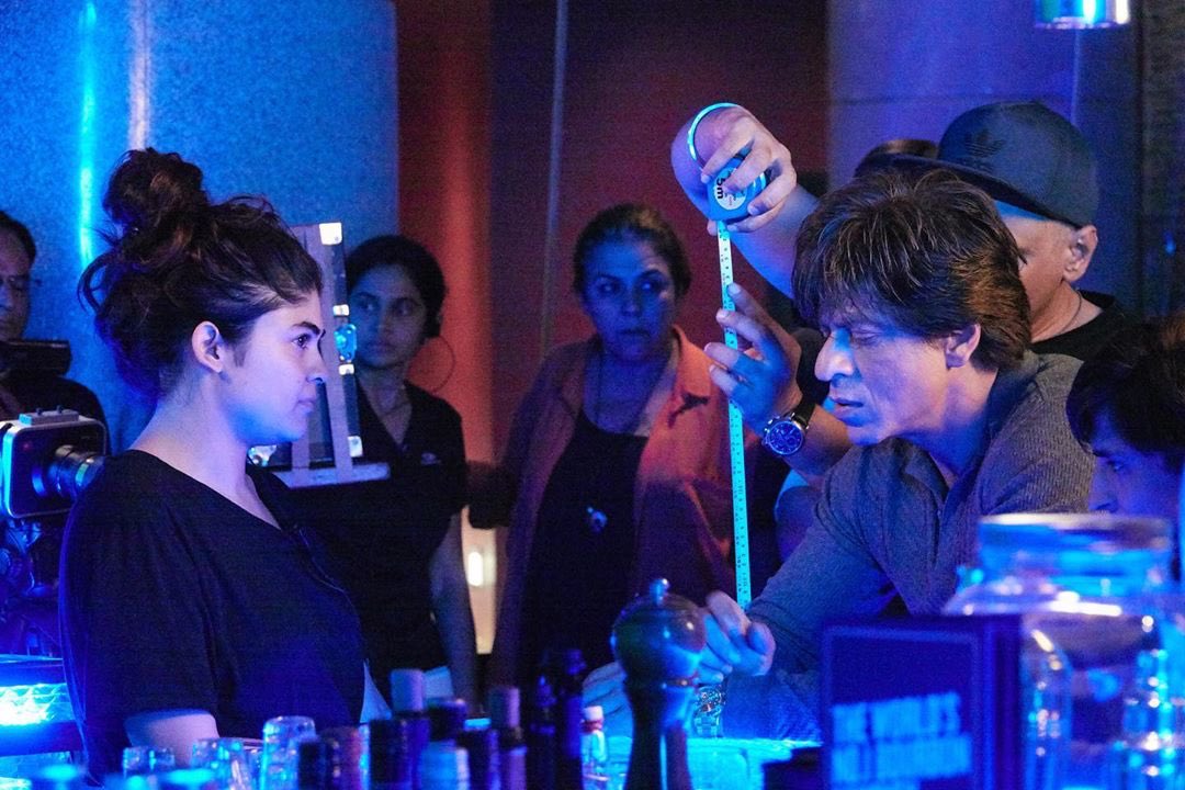 rshah2611's tweet photo. #SRKThrowback: King Khan @iamsrk on sets of Zero

Via https://t.co/ylk5T3pwEn… https://t.co/ApggAK0LKS
