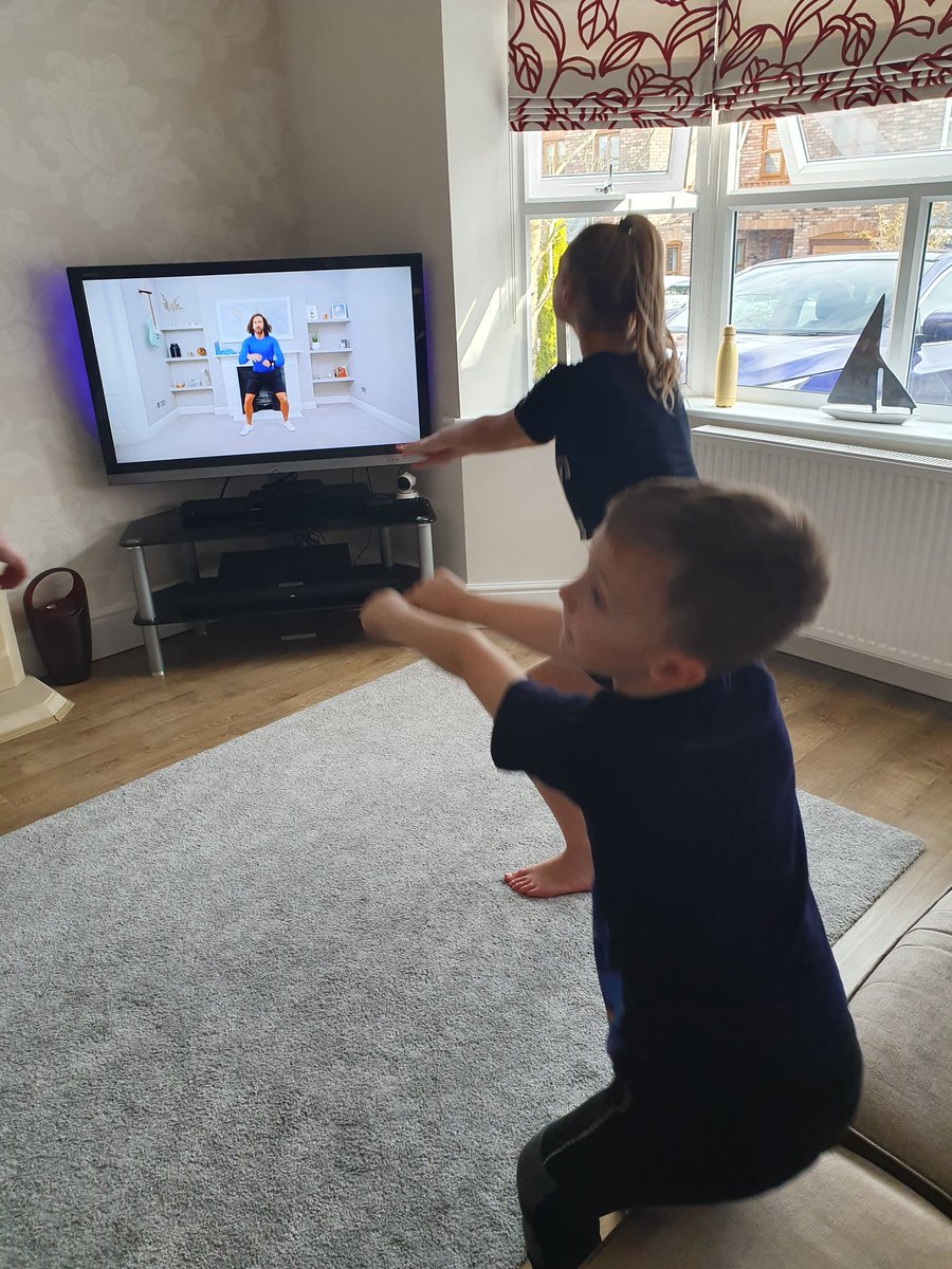 LaurapotSmith's tweet photo. @thebodycoach we are loving our first homeschool lesson of the day 💪👊😍 thank you https://t.co/wH0sBtRVsQ