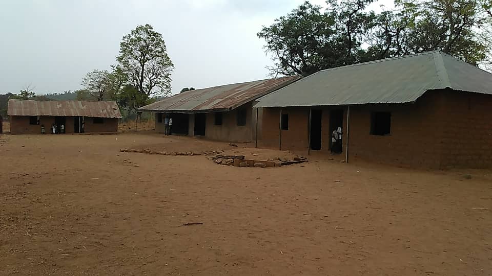 leads_nigeria's tweet image. #corruptionmustGO
#KDSTATNES 
LANW supported by @macfound visited LGEA Tsauni Chitta Kaura LGA for a NEED ASSESSMENT.  The school is in need classrooms, furniture, toilet. 
@SMYFoundation
@SholaOga @KadunaSubeb @ogpkaduna @Kaduna_MoE @openUBEC @GovKadu