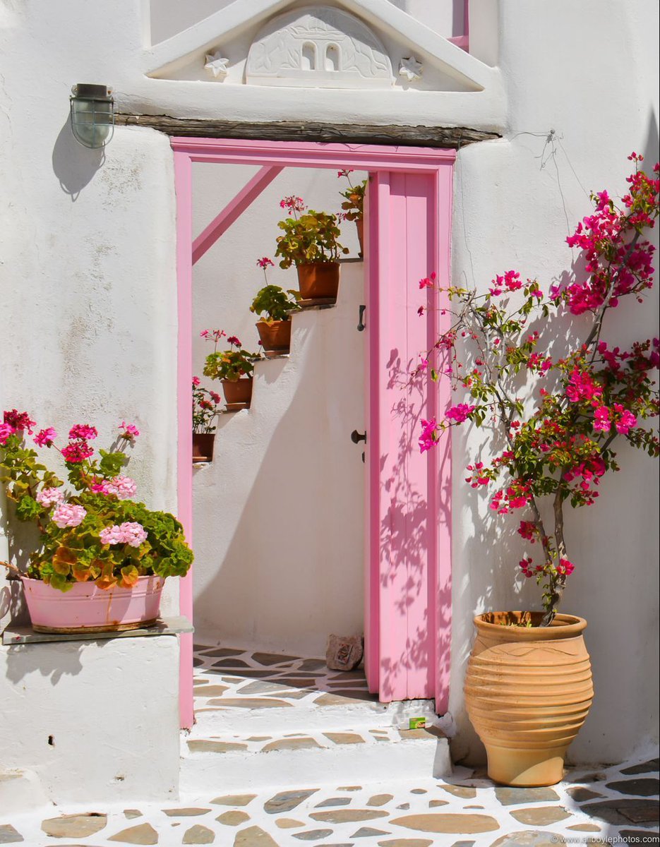 #Paros is an island where nature blends with the beautiful and elegant architecture and creates an Iconic landscape.

📸 Photo by the Greeka Community member AliBoyle (bit.ly/3dmS5b6) 
👥 Join our community here:  bit.ly/2EPAoRI

#Greeka #Greekacommunity