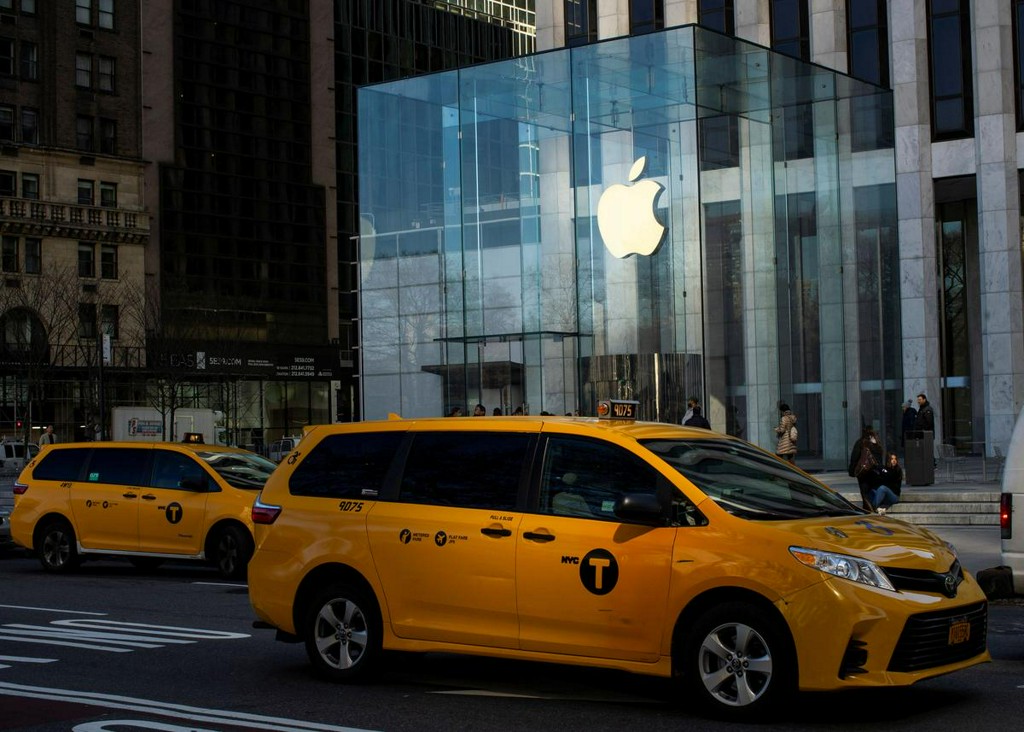 Apple scraps curbs on online buyers of iPhones amid virus outbreak