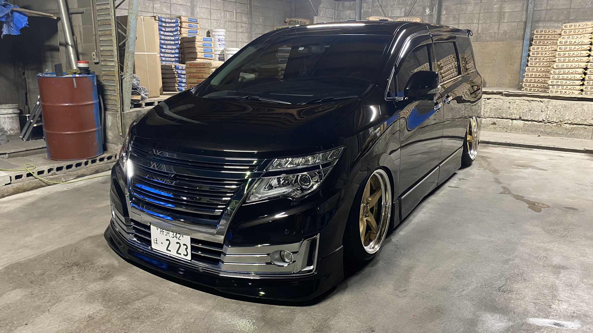 たっくん お洗車してヌルテカ 黒い車は汚れが目立つから 週一か雨が降ったらすぐ洗わないと たっくん お洗車してヌルテカ 黒い車は汚れが目立つから 週一か雨が降ったらすぐ洗わないと