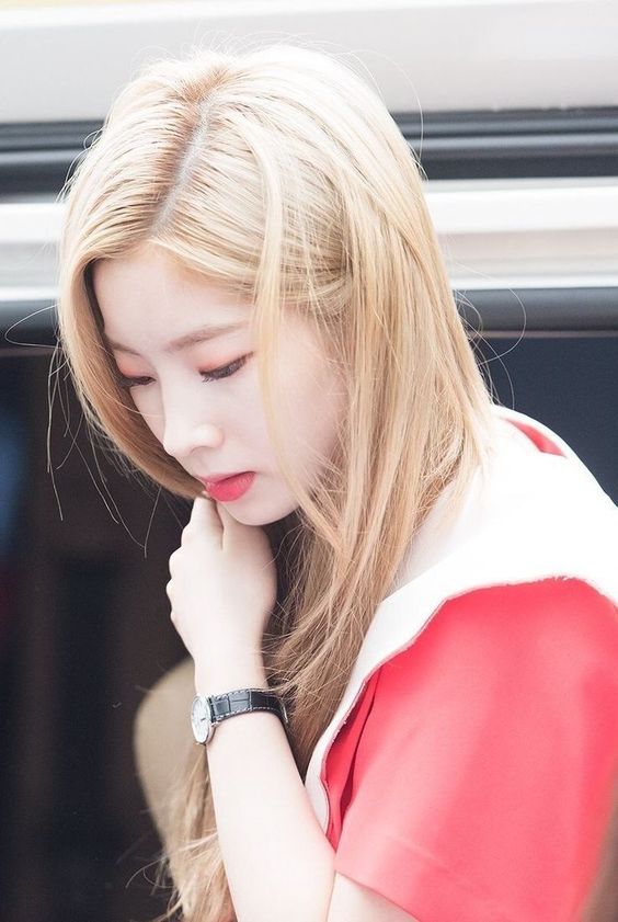 girlcrushdubu's tweet photo. SAIDA AU: Scariest phenomena? It's when the unforeseeable event occurs in a blink of an eye. Without knowing, everyone suddenly swapped bodies. In a foreign place, it wasn't hard for Dahyun to track herself.

"Hello? I'm Sana, the owner of the body. If you're a guy, you're dead!" https://t.co/osSXuTsGyn