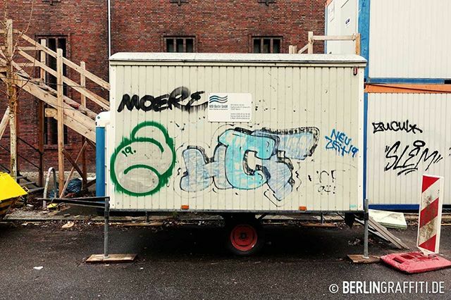 berlingraff's tweet photo. HCF — #berlin #graffiti #berlingraffiti #graffitiberlin #hohenschönhausengraffiti #fotoboom #граффити — © BERLIN GRAFFITI — FROM "STRASSEN VON BERLIN #62" ON https://t.co/iYfAvtdlyi https://t.co/08U7VE6c7p https://t.co/Pq76NovUpi