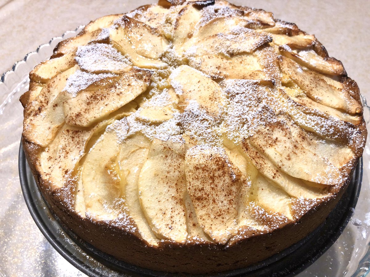 SarasBakery1's tweet photo. Torta di mele: quella che ci faceva sempre la mamma🍏🍎🍏 
Per la ricetta:https://t.co/rVou0DhEbs
#23marzo #Cooking #homemade #iorestoacasa #StayAtHome #ricette https://t.co/oU1yUEVECd