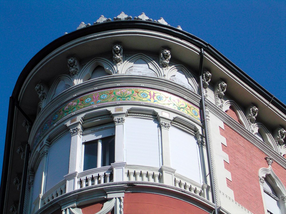 sangermax's tweet photo. Respirare e vedere la luce di "fuori"attraverso gli scatti che ho fatto l'estate passata è un idea...palliativa rappresentata da Jonathan che ama il volo per il gusto di volare e dai "Palazzo Monumenti" di  #Trieste #outside #coronavirusitalIa #COVID19italia #ilgabbianojonathan https://t.co/F8oYE0Z8pV