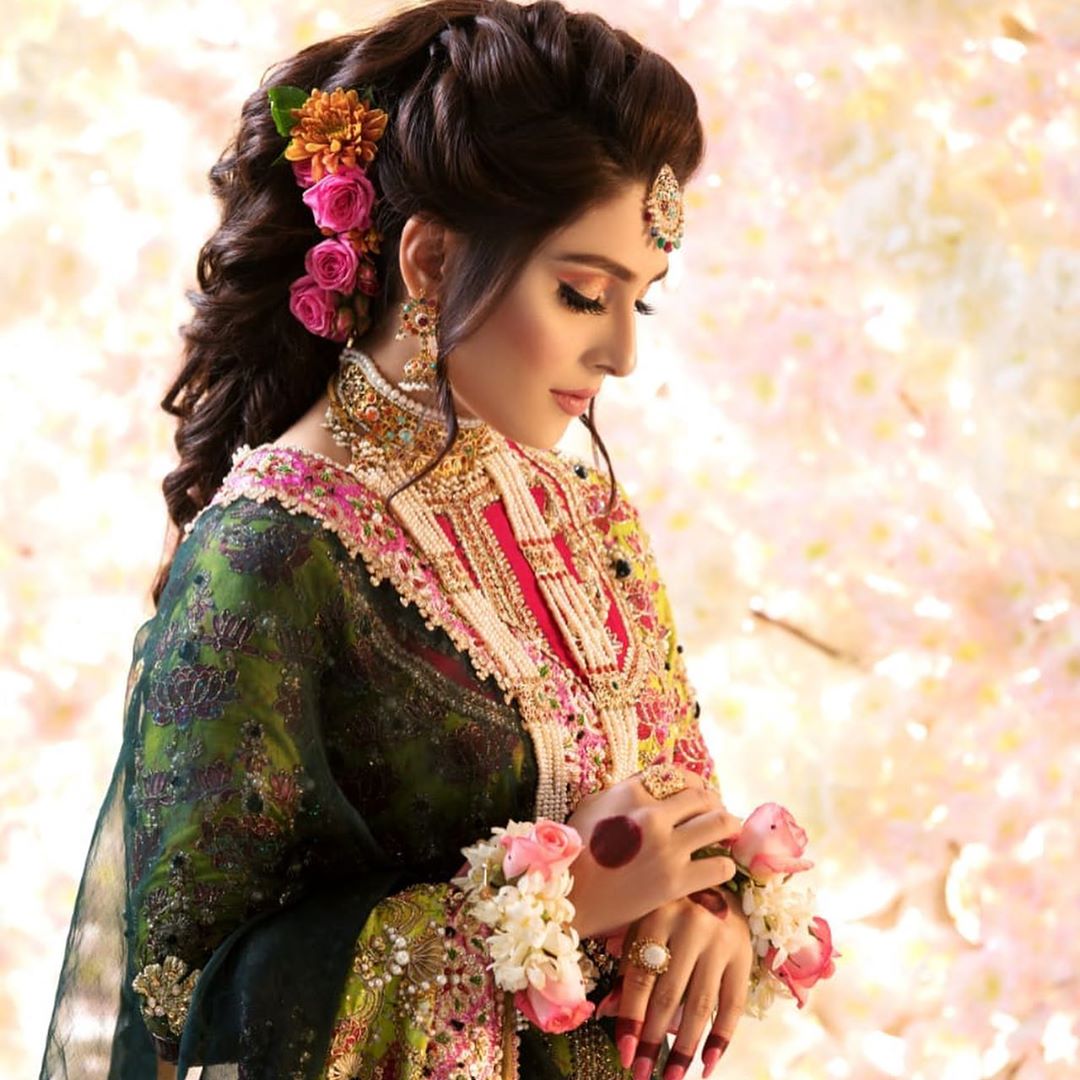 HotActresses2's tweet photo. Beautiful  Pakistani Actress #AyezaKhan https://t.co/mfSX0nnJRu