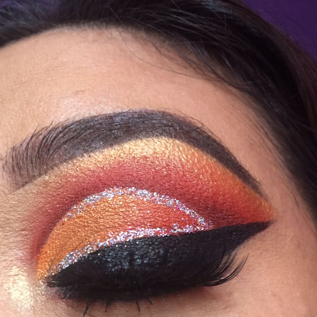 lupecampillo11's tweet photo. Excelente calidad de sombras facil de difuminar con unos tonos increibles y bien pigmentados #influenster #maquillaje # beautycreations https://t.co/Uza27Phj0E https://t.co/hZzdlG0L6y