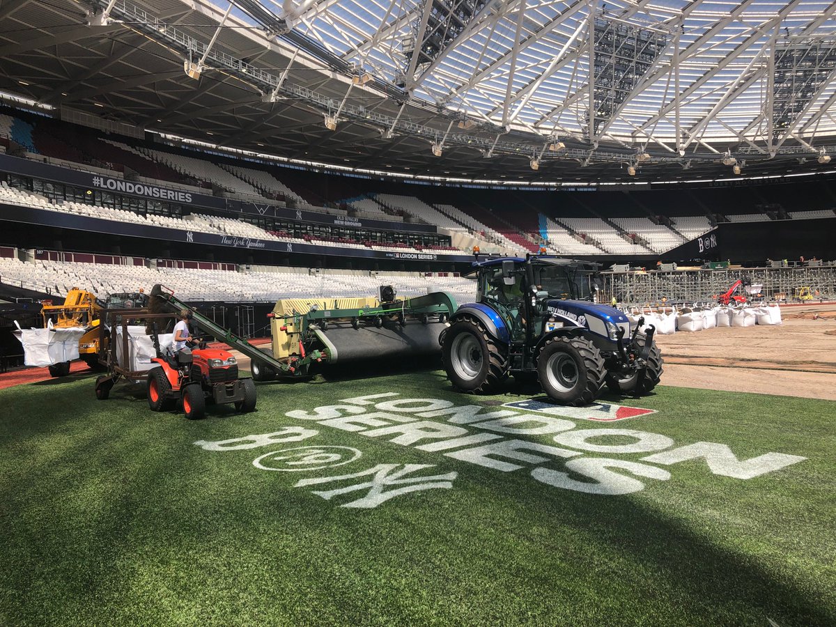 Transforming the London Stadium to Europe's biggest ballpark for MLB's London Series 2019 took 15,000 sq. ft of @FieldTurfUK Vertex Artificial Turf, 374 tons of Pennsylvania dirt and a winning team: slattersportsconstruction.com/case-studies/m… #sportsconstruction #artificialturf #baseball
