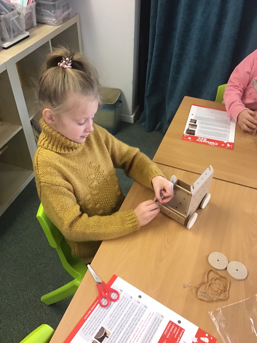 K9_is_my_puppy's tweet photo. Building the chassis of our rubber and racers 🚘.
#MDSTEM @STEMDayuk https://t.co/9B3JFB7sXD