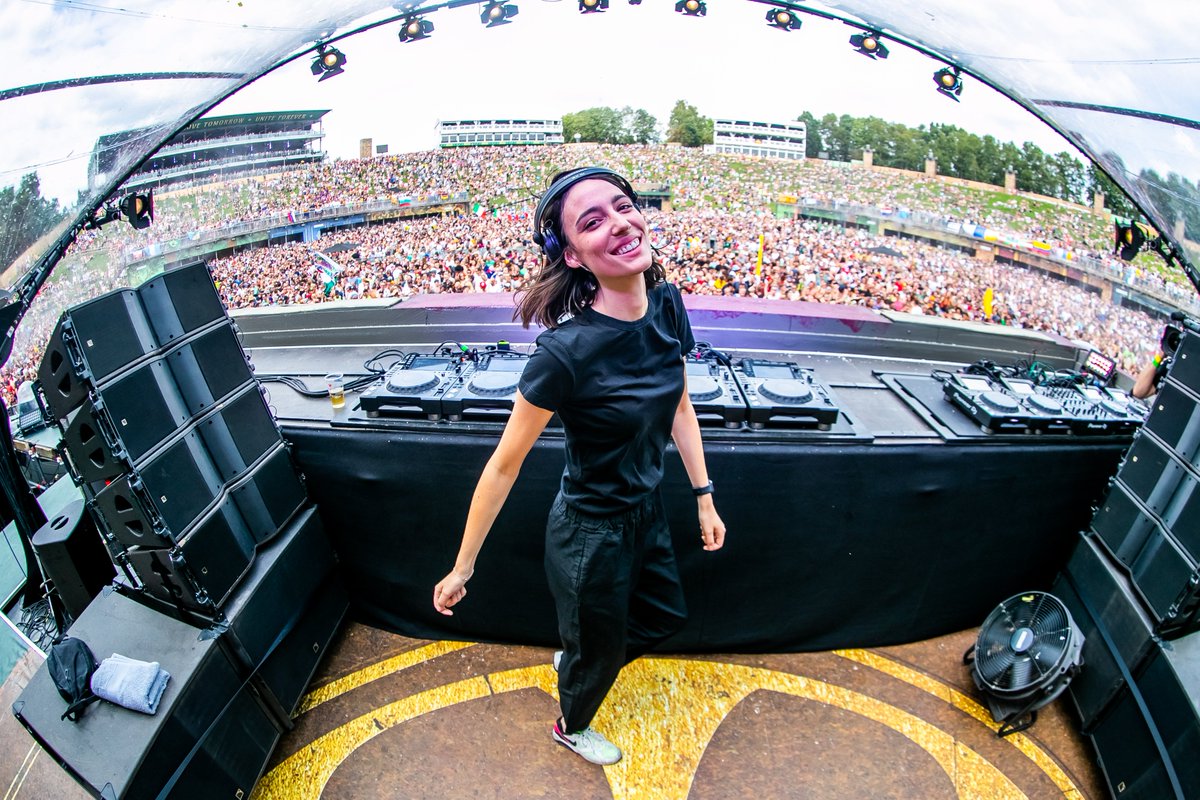 Tomorrowland tweet media