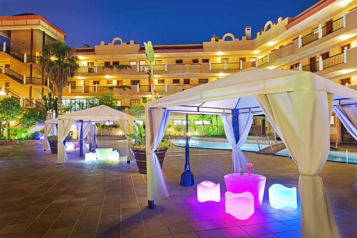 elbahotels's tweet photo. Hello Monday!😀

The warm days and peaceful nights are waiting for us and, as soon as we have overcome this crisis that has us locked up at home, we will go and enjoy a cocktail on a little terrace like this one at @elbacastillosanjorge 🍹

#ElbaHotels #UniqueHotels #Monday https://t.co/jpwh8IDBTG