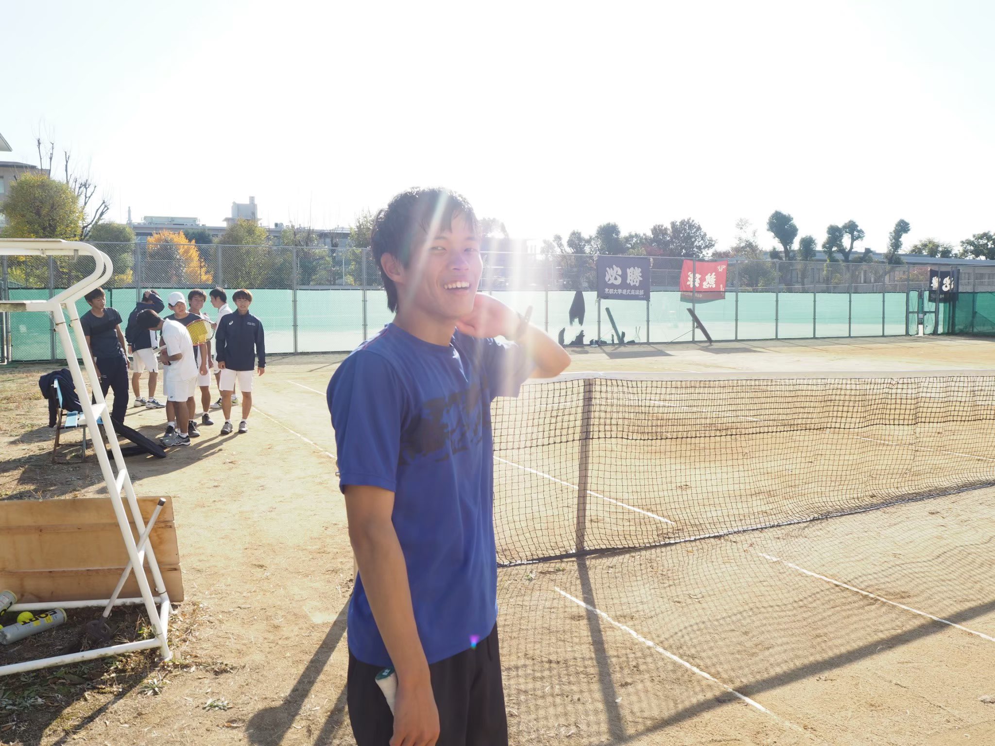 名古屋大学硬式テニス部 部員紹介 16 新宅太一 新4年 工学部マテリアル工学科 愛知県出身 双剣や大剣 ハンマーなどモンハンの全ての動きを完コピした男 本人曰くジル シモンを意識しているという安定したラリーで相手を沼へと引きずり込む 遠征時 名古屋大学硬式テニス部 部員紹介 16 新宅太一 新4年 工学部マテリアル工学科 愛知県出身 双剣や大剣 ハンマーなどモンハンの全ての動きを完コピした男 本人曰くジル シモンを意識しているという安定したラリーで相手を沼へと引きずり込む 遠征時