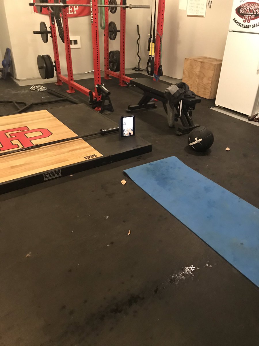 healthwarrior_7's tweet image. How to start your day?  #Burpeesforbreakfast with @realJoeDeSena and @SpartanRace #socialdistanceworkout #burpees #spartan #spartanrace #noexcuses #preparation #physicalpreparedness