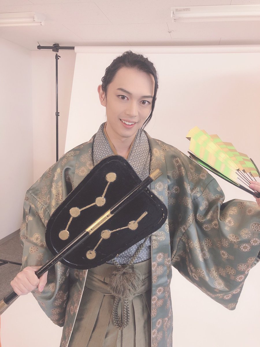 naoya_serizawa's tweet photo. 舞台『マジシャンズ・イン・バトルセンチュリー』の顔合わせ＆本読みに行ってきました〜✌️

さっ！！
台本と睨めっこだ✨
素敵な作品を届けるぞ🔥

チケット絶賛発売中🎫
https://t.co/RPk1ZeJmS2

【インスタ更新📸】
https://t.co/F6boSVAXuJ https://t.co/M4HlBpNbsp