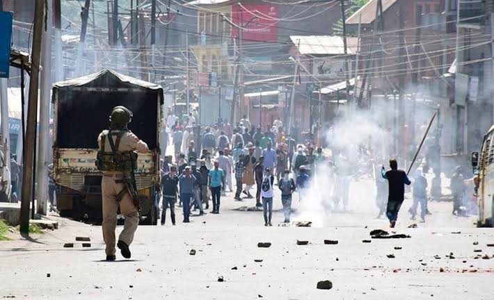 TahirButtOFFICI's tweet photo. #232Days #KashmirLockedWorldLocked #KashmirWantsFreedom #KashmirStillUnderCurfew #unofficial @UN @UNHumanRights https://t.co/RTean9JFR6