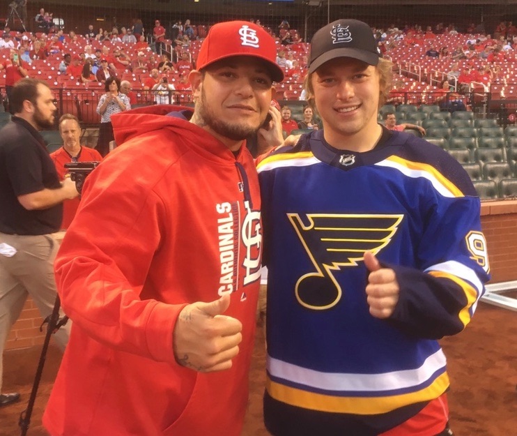 RegionalTVCat's tweet photo. This is the kind of picture that can brighten one’s day. #STLCards #STLBlues https://t.co/YVZ4J5BGXP