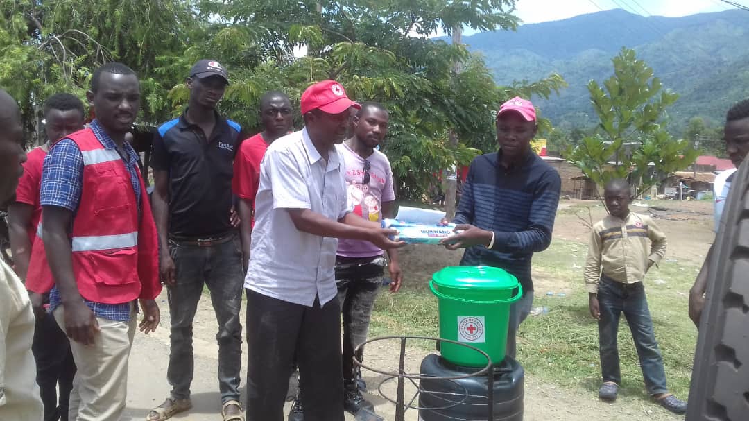 UgandaRedCross's tweet photo. Following the #COVID19UG threat, We continue distributing Hand Washing Equipment in high risk communities. In Bundibugyo today, we have so taken to Bundibugyo town council and Bumadu road Boda Boda stage, 20kms away from the UG/DR-Congo border. @IFRCAfrica @ifrc @MinofHealthUG https://t.co/UW1b0MVyli