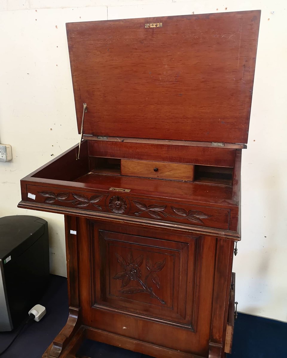 We will run until we're not able to! So let's start this crazy week off with this impressive American Walnut Davenport Desk #Davenport #davenportdesk #americanwalnut #auction