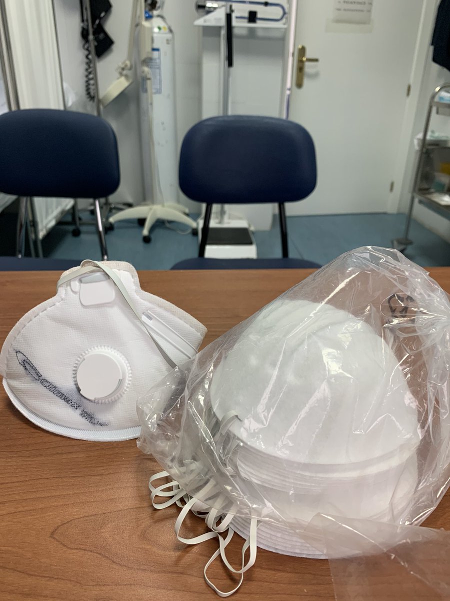 AnaRuiz13's tweet photo. #Coronavirus #QuédateEnCasa Pacientes y Ayuntamiento de Iznate nos traen MASCARILLAS a consulta. Me habéis emocionado ¡Gracias por la responsabilidad que estáis demostrando guardando recomendaciones y confinamiento. ¡GRACIAS por CUIDAR de nosotros! Es un regalo poder cuidaros. ❤️ https://t.co/pmGLxLADkG