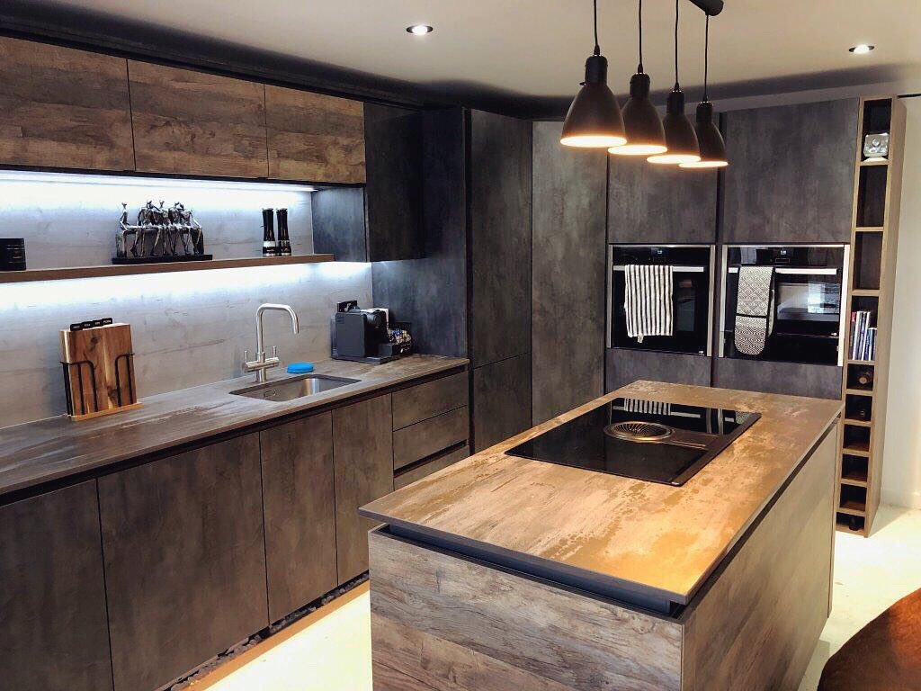 This stunning Eclipse true handless kitchen in Silver Grey Metal Slate &amp; Vintage Santa Fe Oak 💛ring for a FREE design and quotation appointment (or a social distancing appointment- all you need is measurements ✍️ ) 📞 01942 825193 📞 or PM for a call back 🙋🏼‍♀️🙋🏻‍♂️ #kitchenquarantine