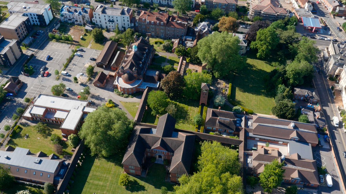 We are making our car parks at London Road and Whiteknights campuses available to the #NHSheroes at <a href="/RBNHSFT/">Royal Berkshire NHS Foundation Trust</a>. We're working with our local partners and neighbours to see how best the combined expertise and facilities of the University can support them in the #COVIDー19 outbreak.