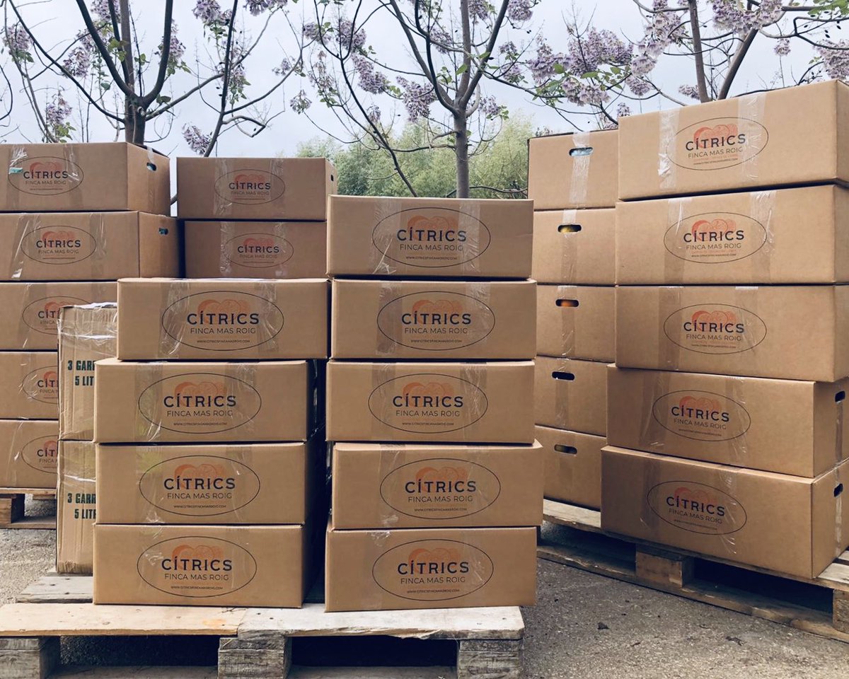 mercatmasroig's tweet photo. UN MERCAT A DOMICILI 🥬🍆🍊🥚🍷🦐🐟
Comandes preparades per ser entregades. 
I ampliem la família de Finca Mas Roig: ens transformem amb un mercat gràcies a la unió amb professionals del territori. Arròs, oli, ous, vi, hortalisses, peix... tot a domicili! https://t.co/YEhihppw7R https://t.co/fdM3sYQRv0