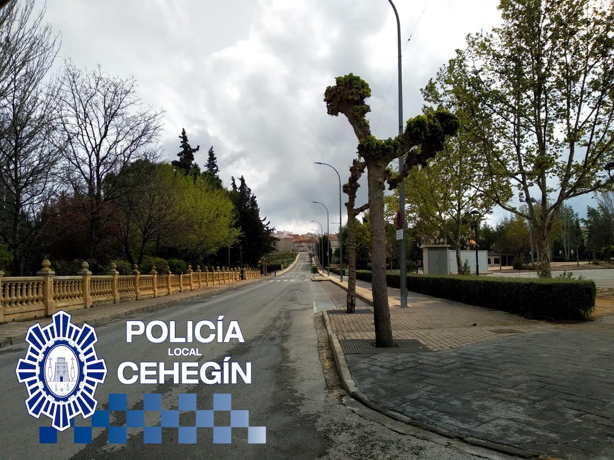 ceheginpolicia's tweet photo. Policía Local #Cehegín ha interpuesto un total de 56 denuncias a aquéllos ciudadanos que han incumplido con la cuarentena impuesta por el Gobierno de la nación, y que tiene por objetivo acabar con la cadena de transmisión del #coronavirus. + Info. ▶️https://t.co/5khcRDSqah https://t.co/evgEI9flwX