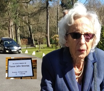 LBofHavering's tweet photo. "This morning I attended my dad's funeral." 

"My 85-yr-old mum wasn't able to hug or hold hands with any of her family as she saw her husband of 63 years cremated. If she can do that, surely we can all keep 2m apart when shopping to protect our NHS?"

Peter in the Comms team. https://t.co/DVe4ZIKi52