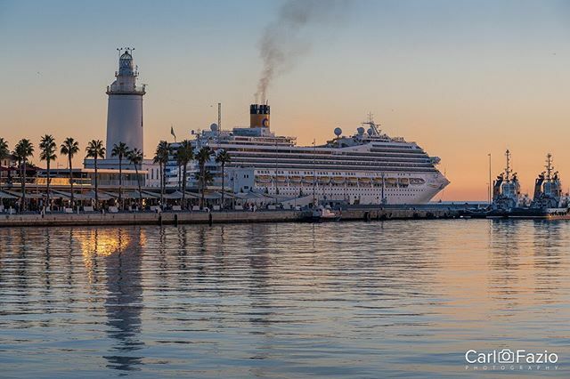 Phantoxxx's tweet photo. Cruise ship sailing from the port of Malaga.

#malaga #malagacity  #costadelsol #malagaturismo #andalucia #malagaciudadgenial #spain #malagaspain #citytour #waterislife  #water_brilliance  #seahorse  #skylight #boatardinha #skytree #water_perfection #shi… https://t.co/p3Xl65cRsS https://t.co/oVkGqC3xJW