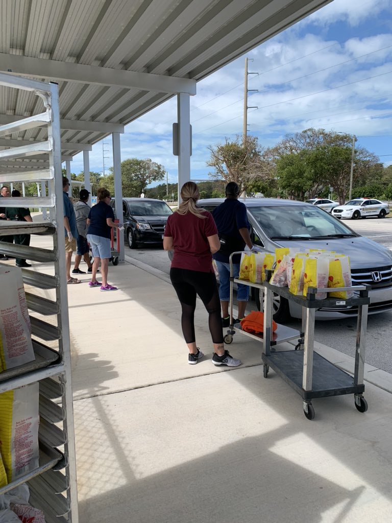 MissEmilySW's tweet image. Beautiful day to support our families who may be food insecure, avoiding the grocery store, or just wanted to come see our awesome staff at KLS!! Every day from 11-12pm come and grab a lunch/breakfast for the next morning! @KLSTornados @keysschools 🌪