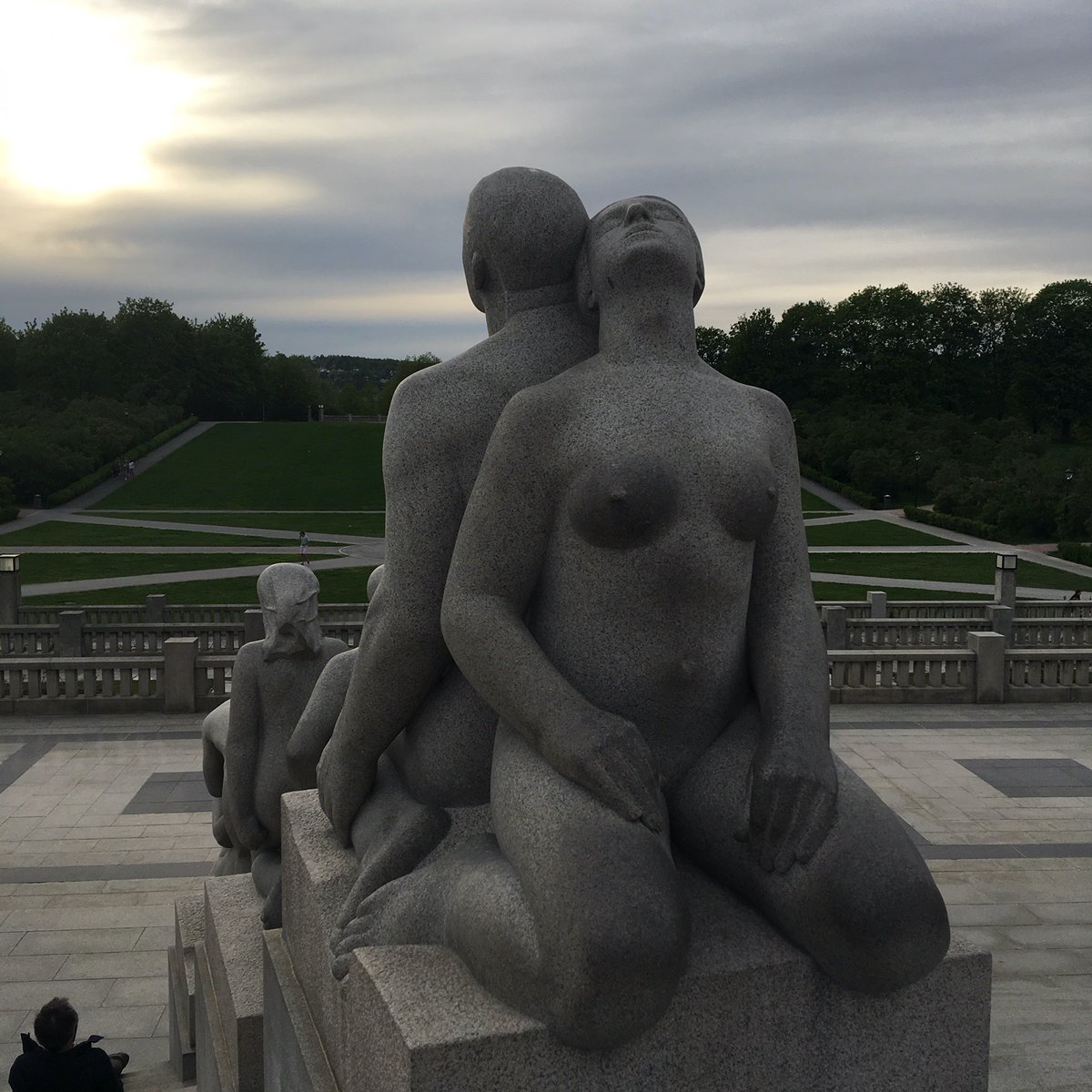 ozcollaborative's tweet image. Upon arriving in Oslo for May 17, our graphic designer, Mia, immediately climbed the Opera House by @snohetta. From there, they saw multitudes of design examples from classic wooden homes, to the Vigeland Sculpture Park, to the royal palace.

#Travel #Norway #architecture