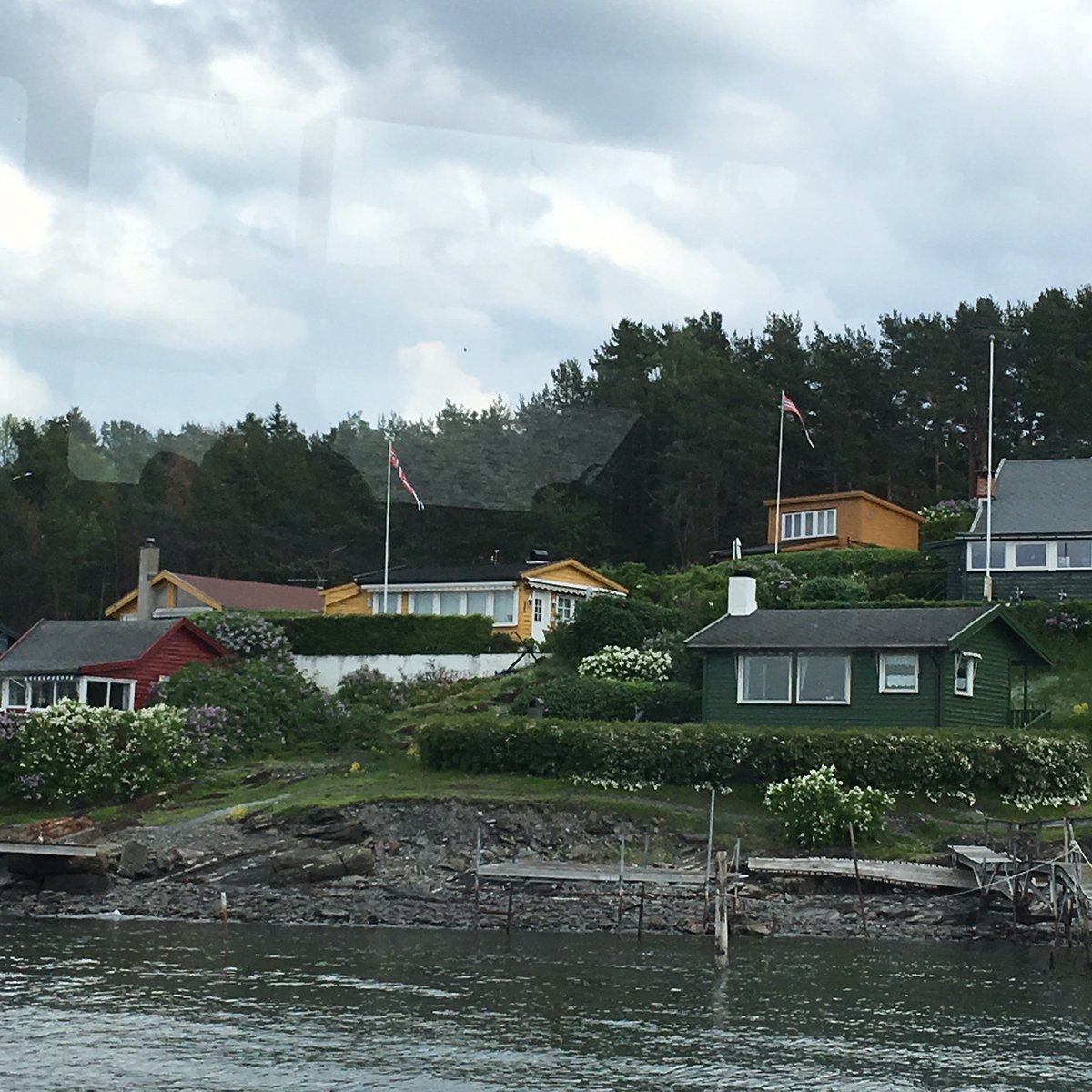 ozcollaborative's tweet image. Upon arriving in Oslo for May 17, our graphic designer, Mia, immediately climbed the Opera House by @snohetta. From there, they saw multitudes of design examples from classic wooden homes, to the Vigeland Sculpture Park, to the royal palace.

#Travel #Norway #architecture