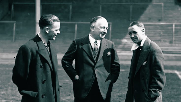 HERBERT CHAPMANChapman was one of the games great innovators & football managers in the modern sense. He full charge of the team, rather than letting board members pick. A believer in physical fitness – he encouraged strict training regimes and the use of physiotherapists.