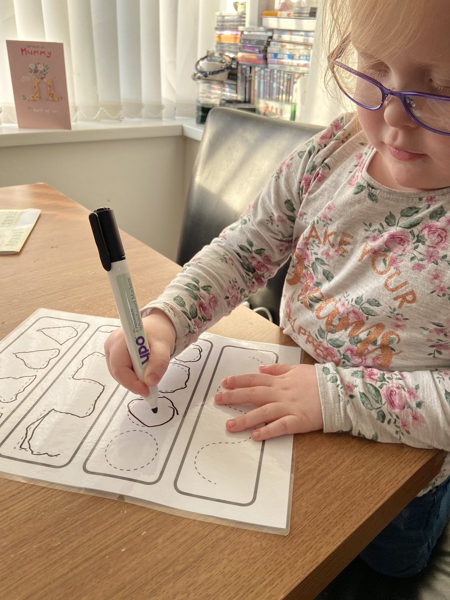robyn_english's tweet image. @wooltonprimary summer loving practicing her pencil control and writing her name #WPSnursery #WPShomelearning