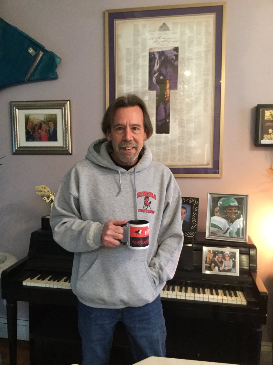 dsmithela's tweet photo. Spirit for my school - and my department! 
#MineolaProud https://t.co/lwmqN7oFrh