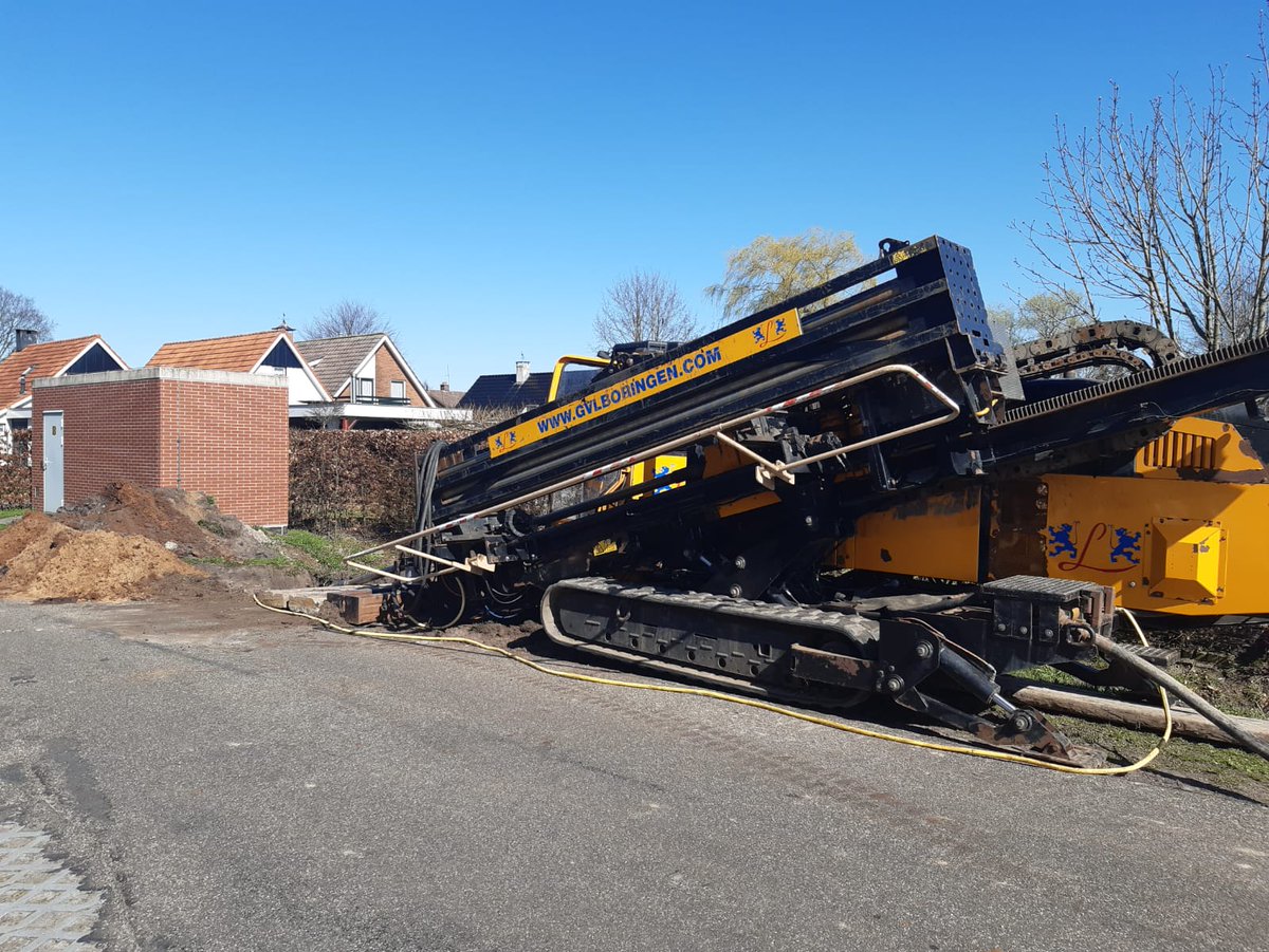 Om het afvalwater van De Pollen goed te kunnen verwerken, legt @DusseldorpISM in opdracht van waterschap <a href="/Vechtstromen/">Vechtstromen</a> een nieuwe persleiding aan. Hier de machine van GVL die vandaag een ondergrondse boring van ca. 330 m verzorgd. Uiteraard keurig volgens alle richtlijnen!