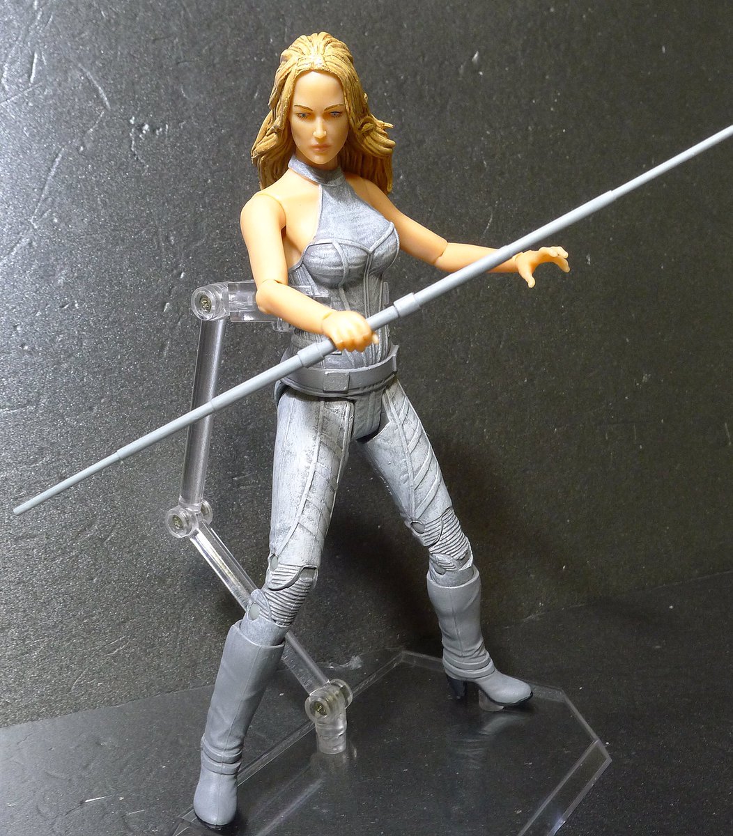 勝仁郎 Legends Of Tomorrowのwhite Canary サラ ランスです アローではブラックキャナリーだったサラですが ホワイトキャナリーに そしてlotのリーダーとして活躍します 顔は似てませんがリアルな感じです Legendsoftomorrow Whitecanary