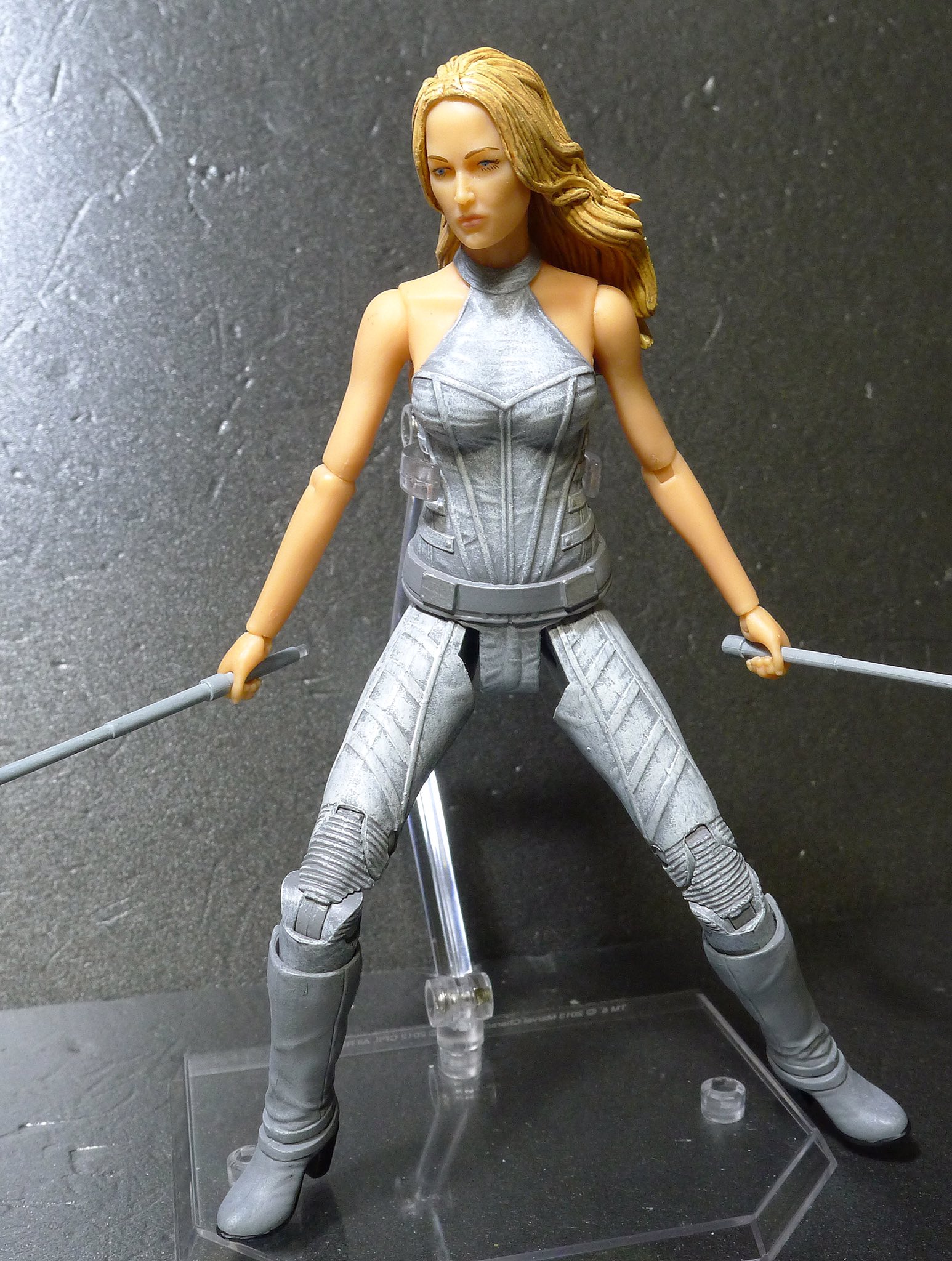 勝仁郎 Legends Of Tomorrowのwhite Canary サラ ランスです アローではブラックキャナリーだったサラですが ホワイトキャナリーに そしてlotのリーダーとして活躍します 顔は似てませんがリアルな感じです Legendsoftomorrow Whitecanary