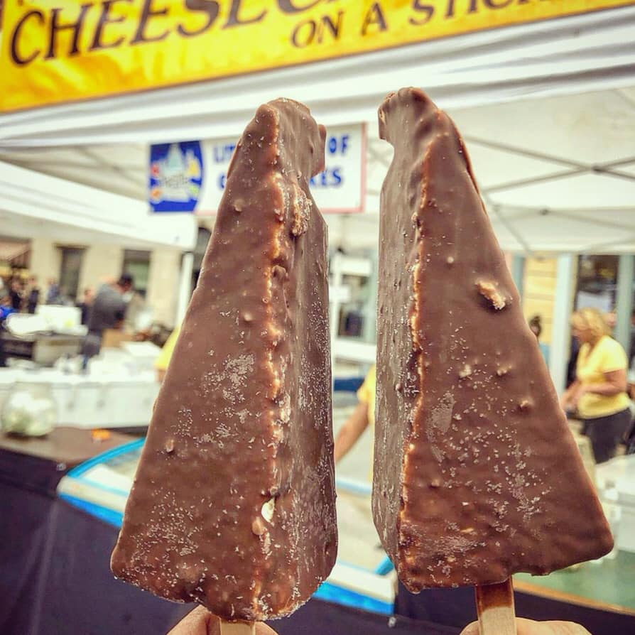 BrothersCider's tweet photo. Cheesecake on a stick 🤯 is this genius or just excessive?
📸 Insta @epicureanchronicles #FestivalFood #FestFood #Foody #Delicious #MondayMotivation https://t.co/N10ugTEWWF
