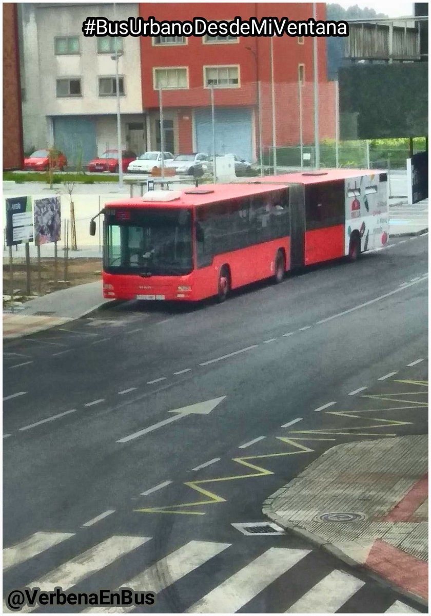 BlogBusurbano's tweet image. Esa medida se ha aplicado desde este finde en #Coruña, al menos para festivos, en líneas con un solo autobus (en las que su recorrido lo haga factible).
✌
Estampas poco frecuentes, efectivamente... (en la imagen, la #Lín6 que hasta ahora fue siempre con rígidos).