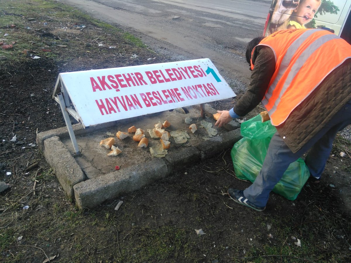 aksehir_bld's tweet photo. Sokaktaki Canlar da Unutulmuyor
Akşehir Belediyesi; Yeni Koronavirüs’e (COVID-19) karşı ilçe genelinde başlattığı dezenfeksiyon çalışmalarını tüm hızıyla devam ettirirken...
Devamını Oku: https://t.co/R7TbYFnL30
#EvdeKalTürkiye
#EvindeKalTurkiyem
#KoronaVirüsü
#COVID19 https://t.co/QnL0oe1yoh