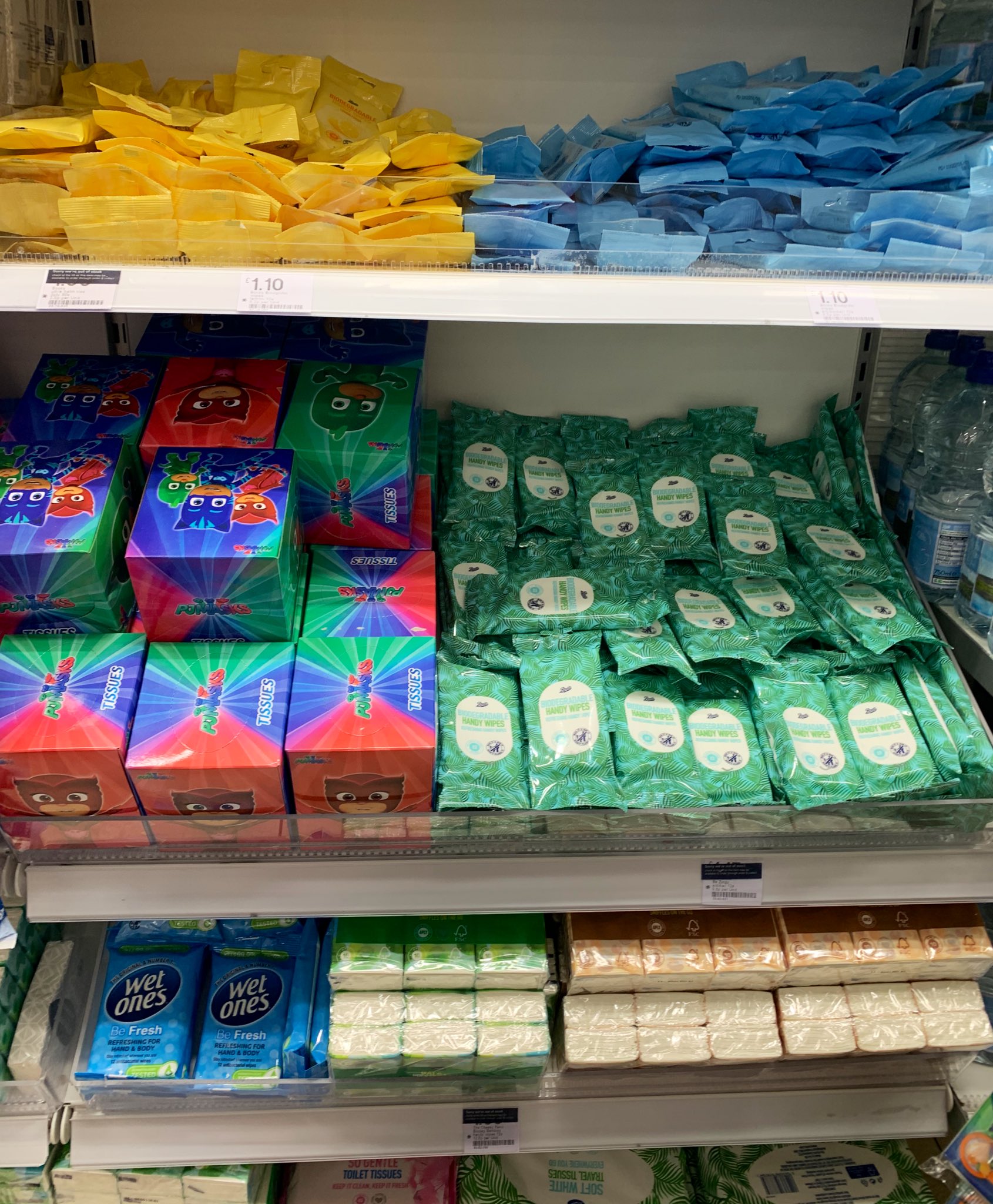 𝖸𝗈 𝖮𝗄𝖺𝖽𝖺 ロンドン ヒースロー空港情報 コロナの影響でレストランだけでなく 免税店harrodsやlouis Vuittonなども閉店なので要注意 フォートナム メーソン 小さなコーナー は営業中 またセキュリティ後のbootsにはロンドン市内