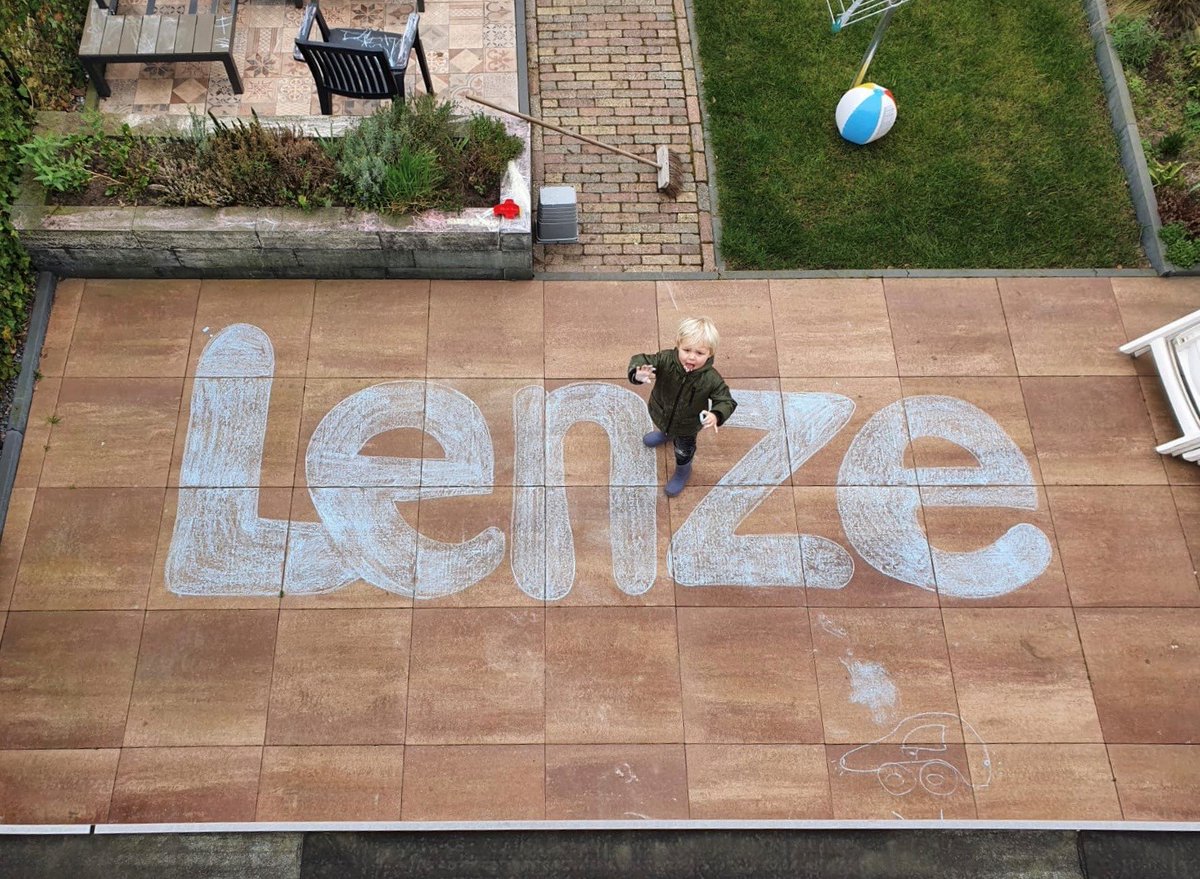 Lenze_Gruppe's tweet photo. #TogetherWeMasterThisChallenge 👨‍👩‍👦
Children at home, parents in home office – especially in times like these, responsibility and creativity rule. 3 year old Lukas, the son of our Dutch colleague Nieko, shows us how this can look. #OneLenze https://t.co/YkVQWZrJzl