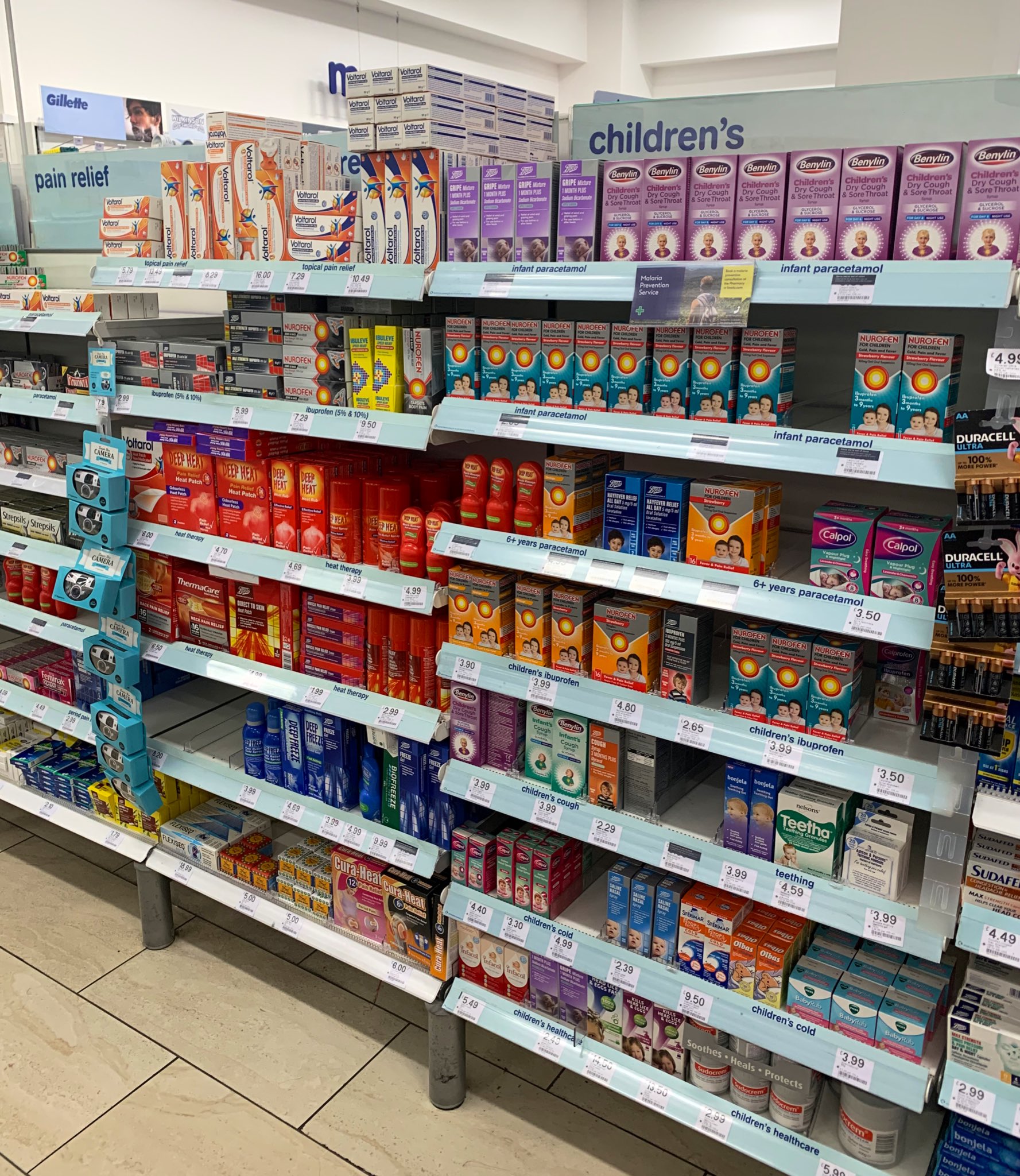 𝖸𝗈 𝖮𝗄𝖺𝖽𝖺 ロンドン ヒースロー空港情報 コロナの影響でレストランだけでなく 免税店harrodsやlouis Vuittonなども閉店なので要注意 フォートナム メーソン 小さなコーナー は営業中 またセキュリティ後のbootsにはロンドン市内では手に入り