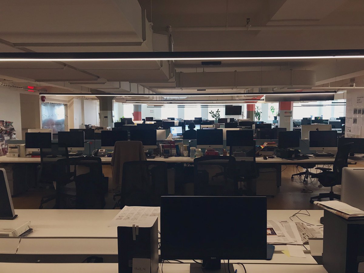 Le Devoir ce matin. Étrange de voir la salle ainsi vide, mais tout le monde est à pied d’œuvre pour vous informer à la maison. Encore quelques équipes à délocaliser, on travaille d’arrache-pied pour ça.

Prenez soin de vous surtout. 💪