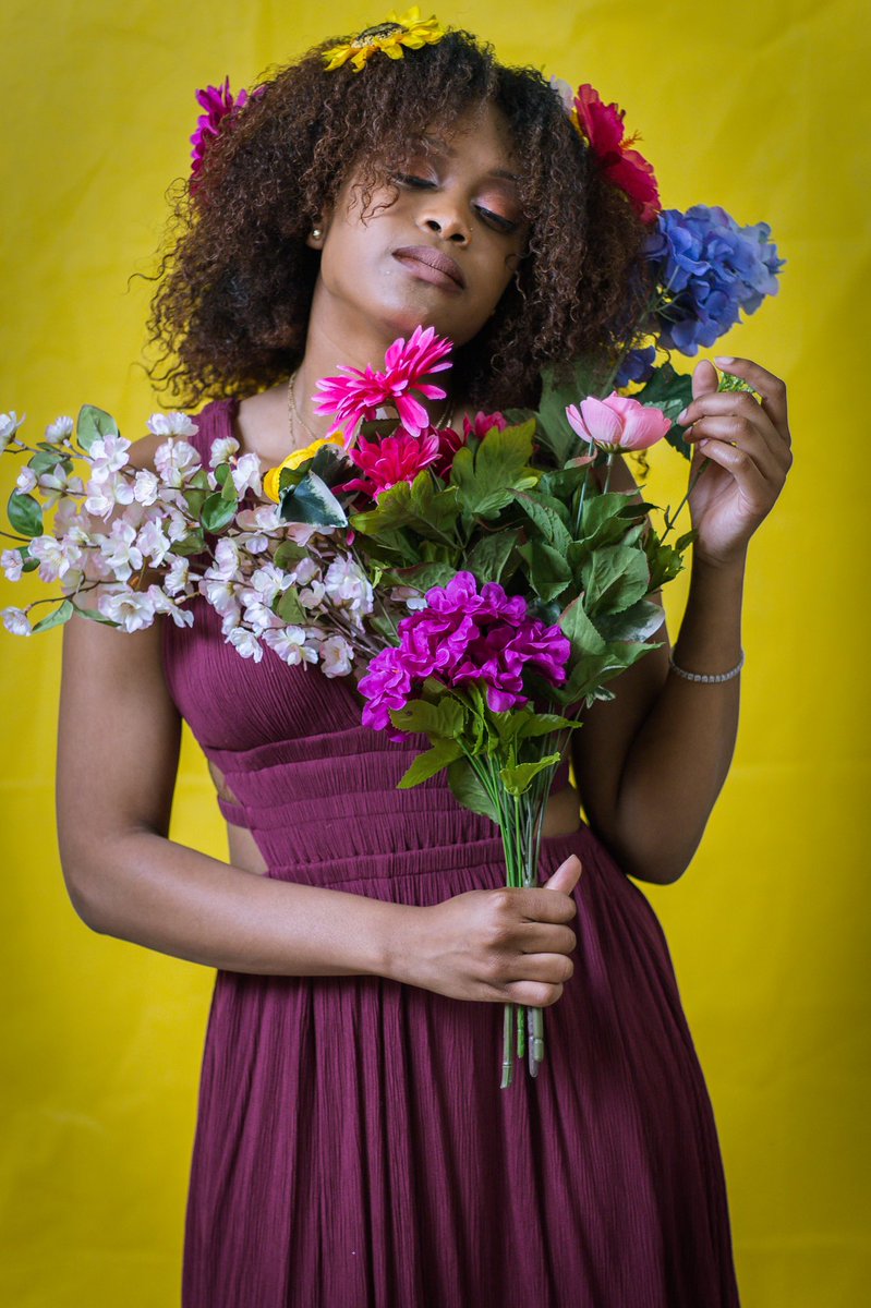 Mistek_Visuals's tweet photo. “Flowers are like friends; They bring color to your world.” #mistekphotos #canon. #EPOSR https://t.co/8WiGKa8euP