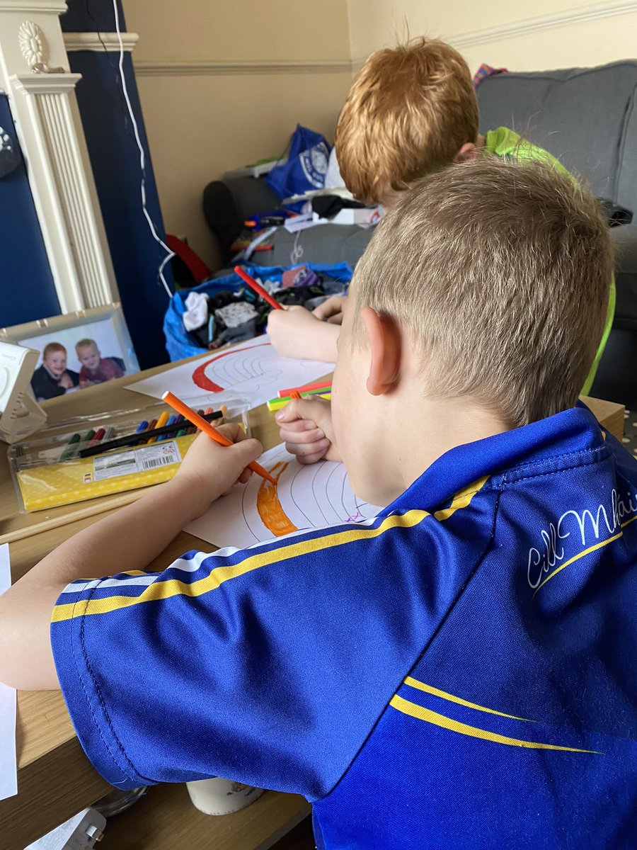 irishgirl74's tweet photo. .@Gorsefield We’ve moved on to art and doing rainbows to put in our window #2H #5JB https://t.co/zxNITU6EQa